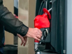 Taniej na stacjach pod koniec wakacji? Premier przedstawia plany rządu
