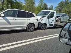 Zderzenie kilku samochodów na DK27 pod Zieloną Górą, na miejsce jadą służby ratunkowe (ZDJĘCIA CZYTELNIKA)