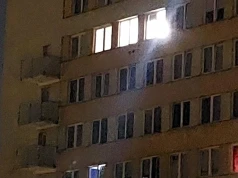W jednym z warszawskich mieszkań światło świeci się przez całą dobę od tygodnia. Mieszkańcy zainterweniowali