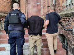Poszukiwany 45-latek miał pecha. Poszedł na Stare Miasto i trafił na policjantów... po służbie