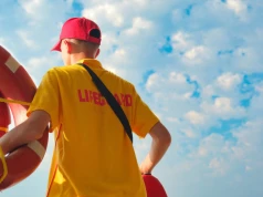 17-latek uratował osiem osób ze wzburzonego morza