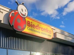 Niskie ceny ciążą Biedronce. Klienci kupują więcej, a sprzedaż spada