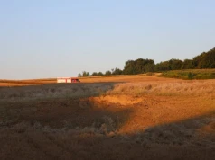 Potężny huk obudził mieszkańców Targowiska. Na polu odkryto krater