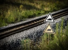 Zapory podniesione, Audi zderzyło się z pociągiem w Pile