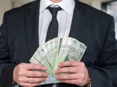 Trójka banków goniących lidera ujawniła wyniki. Zyski za półrocze jednak niższe