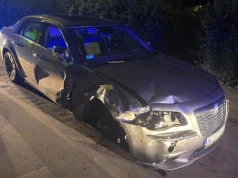 Pijana kierująca uszkodziła 6 pojazdów i uciekła z miejsca. “Kobieta wyjaśniła, że po imprezie u koleżanki chciała samochodem wrócić do domu”