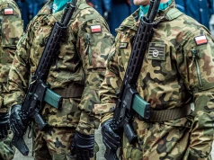 Wystarczy wojskowa czapka na głowie, żeby popełnić wykroczenie. Grozi za to grzywna
