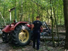 Tragiczny wypadek w lesie. Konar spadł na ciągnik, nie żyje 28-latek
