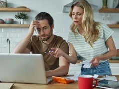 Brali pożyczkę online, dostawali ukrytą kartę kredytową. Przepłacili kilkukrotnie
