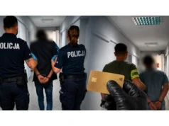 Znalazł cudzą kartę płatniczą, poszedł z kolegą na zakupy. Obaj usłyszeli zarzuty