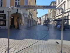 Zielona Góra. Brawo ekipa Wodociągów. Sami skonstruowali kurtynę wodą z poidełkiem dla czworonogów (ZDJĘCIA)