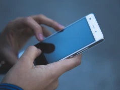 Prezydent podpisał nowelę zakazującą korzystania z telefonów komórkowych w przedszkolach i szkołach