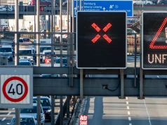 Czerwony "X" nad drogą jest jak czerwone światło: 51 mandatów w 13 minut