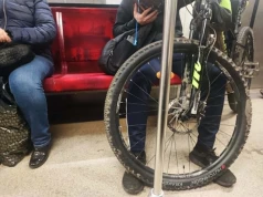 Czy można przewozić rower w metrze w Warszawie? Zasady 2026
