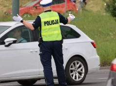 Jedziesz o 1 km/h za szybko i mandat. Policjant nawet nie mierzy prędkości