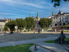 To jedno z najstarszych miast w Polsce. Ma niedźwiedzie, ogromną twierdzę i tysiąc zabytków