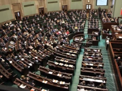 Część klubów chce odrzucenia w pierwszym czytaniu projektu ws. tzw. paktu migracyjne…