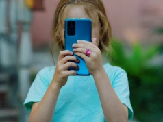 Całkowity zakaz telefonów w szkołach, prezydent podpisał ustawę