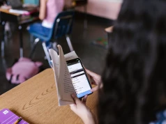 Szkoła zabrania telefonów? Cosmo rozwiązuje problem smartwatchem, ale nie byle jakim