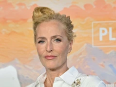 Gillian Anderson zachwyciła na premierze. Kwiatowa kreacja to hit