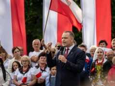 Prezydent podpisał ustawę zakazującą telefonów w szkołach. Są 2 wyjątki, o których rodzice muszą wiedzieć