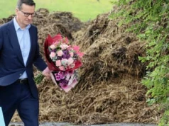 Nowy Morawiecki rozlicza starego Morawieckiego, żeby podejść pod kurnik Tuska