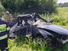 Kierowca Audi wjechał pod ciężarówkę. Poważny wypadek na Podkarpaciu, na miejsce wezwano śmigłowiec LPR