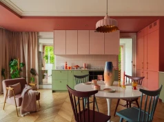 Większość z nas maluje sufit na biało. Architekci coraz częściej wybierają zupełnie inne rozwiązanie