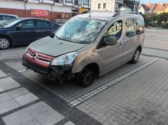 Ukradli samochód, zniszczyli drogę i… usiedli w środku do śniadania. Trzej mężczyźni w rękach policji