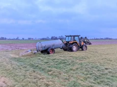 Mieszkańcy wezwali pogotowie po rozlewaniu gnojowicy. Co wykazały pomiary?