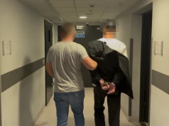 Kolejny cios w internetowych oszustów. Mokotowscy policjanci zatrzymali „kuriera”- 27-latek tymczasowo aresztowany
