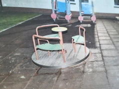 Hulajnogi posłużyły za „napęd” do karuzeli. Dramat na placu zabaw, sprawa trafi do sądu rodzinnego