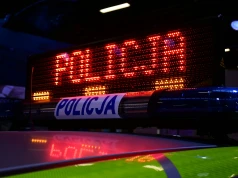 Spowodowała kolizję, mając dzieci w aucie i blisko promil w organizmie. Po dzieci przyjechał mąż który okazał się jeszcze bardziej pijany