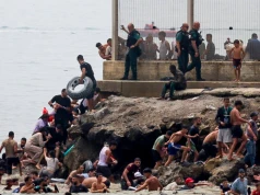 Tysiące migrantów wtargnęło do Hiszpanii. W tle spór Madrytu z Waszyngtonem