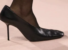 Victoria Beckham stawia na o 3 rozmiary za duże buty. Szokujący trend z Paryża i Mediolanu przejmuje jesień 2026