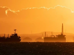 „To nie my!”. Pierwszy od tygodni tankowiec z LNG, który pokonał Ormuz, tajemniczo przekierowany