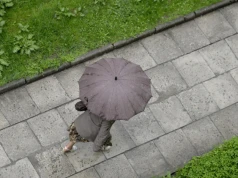 Burze z gradem, silny wiatr i upał. Prawie cała Polska w ostrzeżeniach