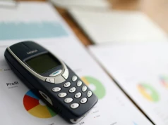 Od cegły za 4000 dolarów do rewolucji iPhone'a. Jak zmieniały się smartfony