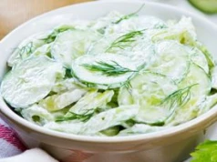 Mizeria po węgiersku zachwyca smakiem. Świetna do kotleta i ziemniaków