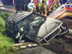 Zmiażdżone Audi i walka o życie 23-latka