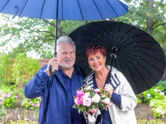 Tak mieszkają Jolanta i Aleksander Kwaśniewscy. Willa tonie w morzu zieleni i te widoki!