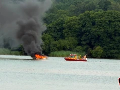 Pożar łodzi motorowej na Jeziorze Charzykowskim