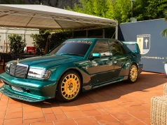 Ten restomod wciska oczy w potylicę. Nie nazwiesz go starą taksówką