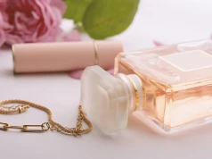 Kultowe perfumy Carolina Herrera taniej w Hebe. W Rossmannie pojawił się też zapach Sabriny Carpenter