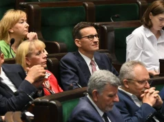 Nowy sondaż po rozłamie w PiS. Wynik zaboli Morawieckiego i Kaczyńskiego