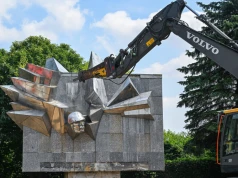 W Pyrzycach runął sowiecki pomnik, który przez lata dzielił mieszkańców