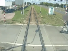 Zderzenie hulajnogi z pociągiem. Do sieci trafiło nagranie ku przestrodze