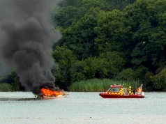 Pożar łodzi w Charzykowach. Na pokładzie były dwie osoby