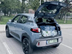 Jak naprawdę pojemny bagażnik ma nowa Dacia Spring?