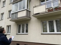 Robisz to na balkonie? Służby od razu to wychwycą i wlepią wysoki mandat
